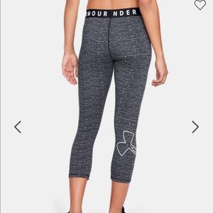 Under armour gray graphic cropped leggings